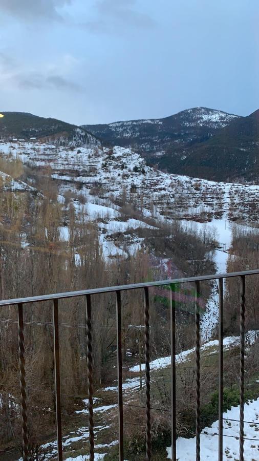 Apartamentsaloriaburg Farrera Exterior foto