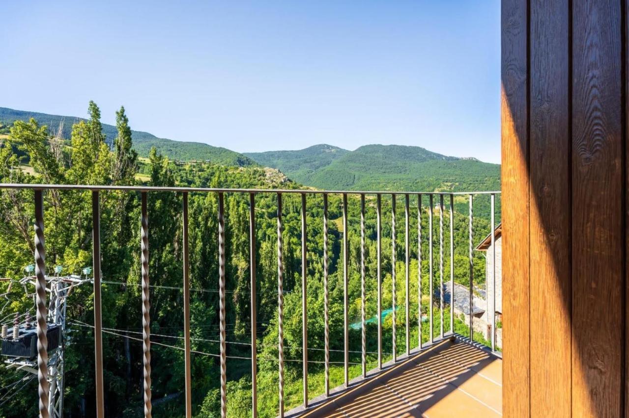 Apartamentsaloriaburg Farrera Exterior foto